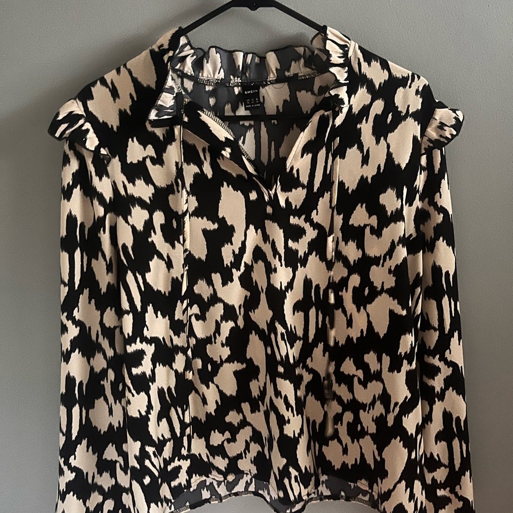 SHEIN Black and Cream Graphic Notched Collar Blouse